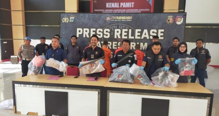 Polres Banggai Gelar Konferensi Pers dipimpin Kasat Reskrim AKP Tio Tondy