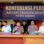 Wakapolres Banggai, Kompol Frengky Rey saat memimpin Konfrensi Pers Akhir Tahun 20025