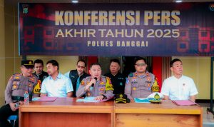 Wakapolres Banggai, Kompol Frengky Rey saat memimpin Konfrensi Pers Akhir Tahun 20025