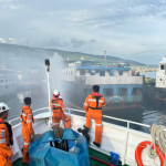 TIM SAR Lakukan Evakuasi ABK dan Pemadaman Kapal KM. Harapan Mekar