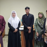 Didampingi Keluarga Irgi sang Penerima Beasiswa dari Wakil Ketua I DPRD Kabupaten Banggai, Wardani Murad