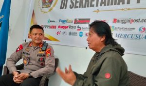 Kapolres Banggai, AkBP Wayan Wayracana saat silaturahmi di kantor Sekretariat PWI Banggai