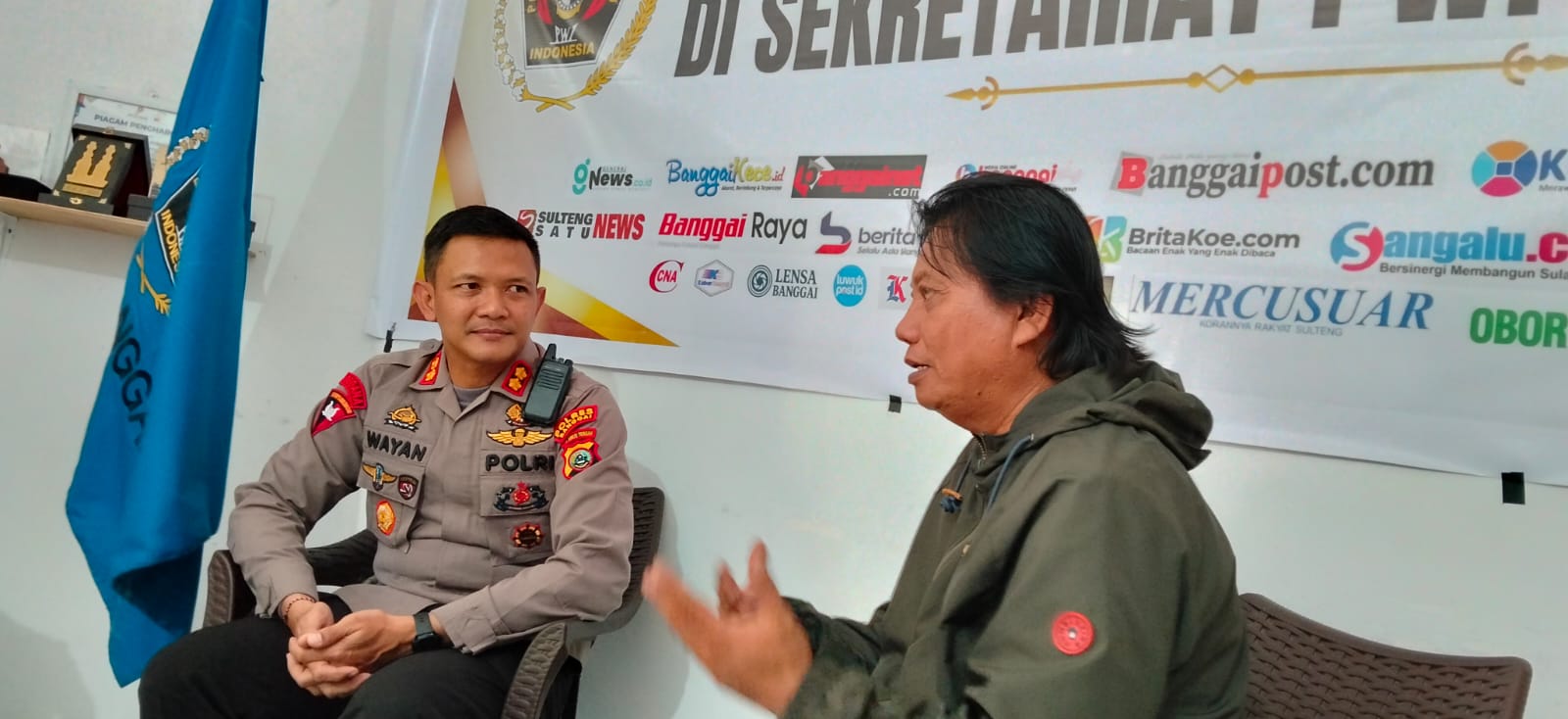 Kapolres Banggai, AkBP Wayan Wayracana saat silaturahmi di kantor Sekretariat PWI Banggai