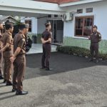 Kepala Cabang Kejaksaan Negeri di Pagimana, David Andrianto SH MH saat memimpin Apel Pagi Awal Tahun 2026