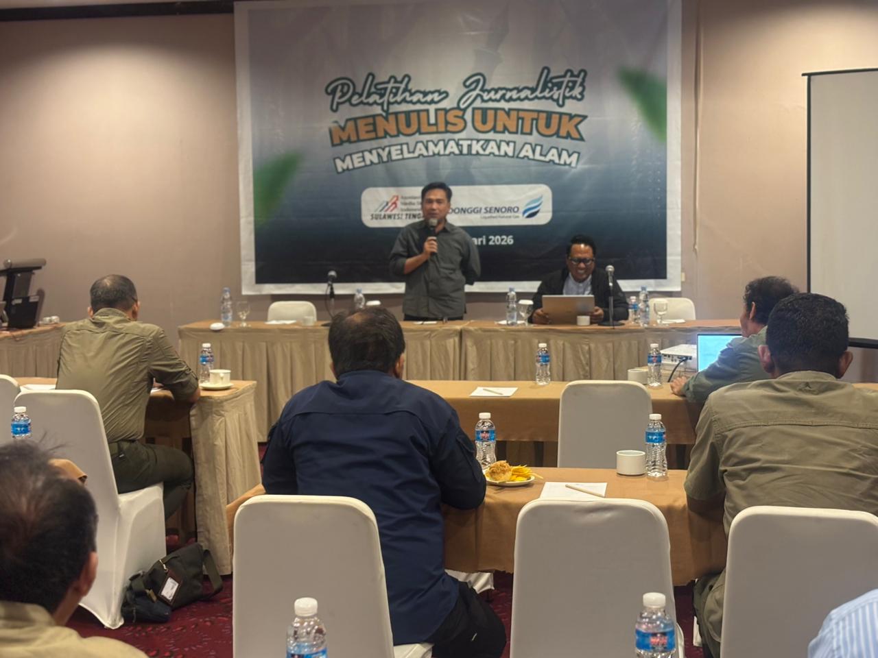 Ketua AMSI Sulteng, Muhammad Iqbal saat memberikan Sambutan dihadapan para peserta Pelatihan Jurnalistek