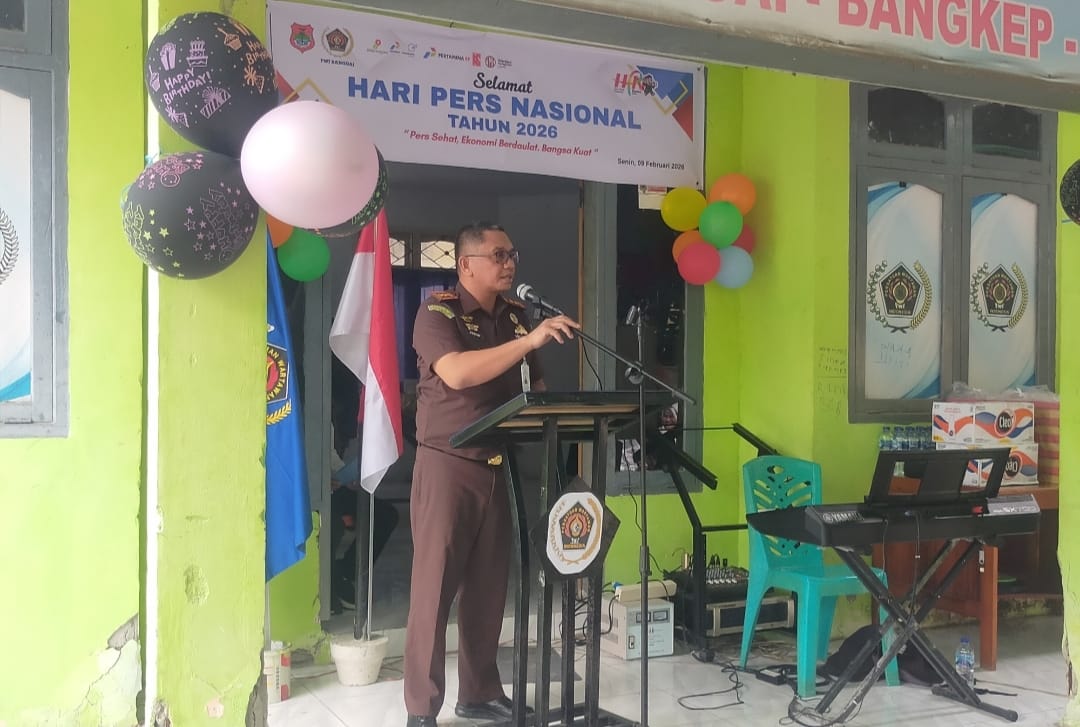 Kepala Kejaksaan Negeri Banggai, Akbar SH MH saat memberikan kesan dan Pesan pada puncar Hari Pers Nasional 2026 di Sekretariat PWI Banggai