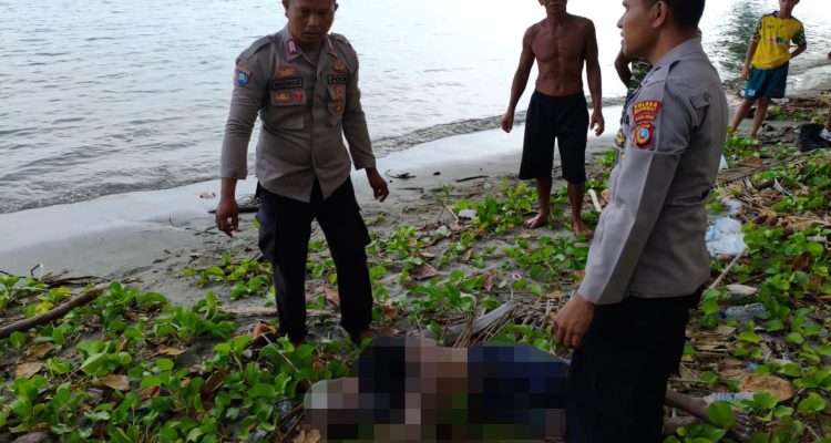 Gerak Cepat Polsek Kintom Evakuasi Mayat Mengapung di Pantai Dimpalon Baru