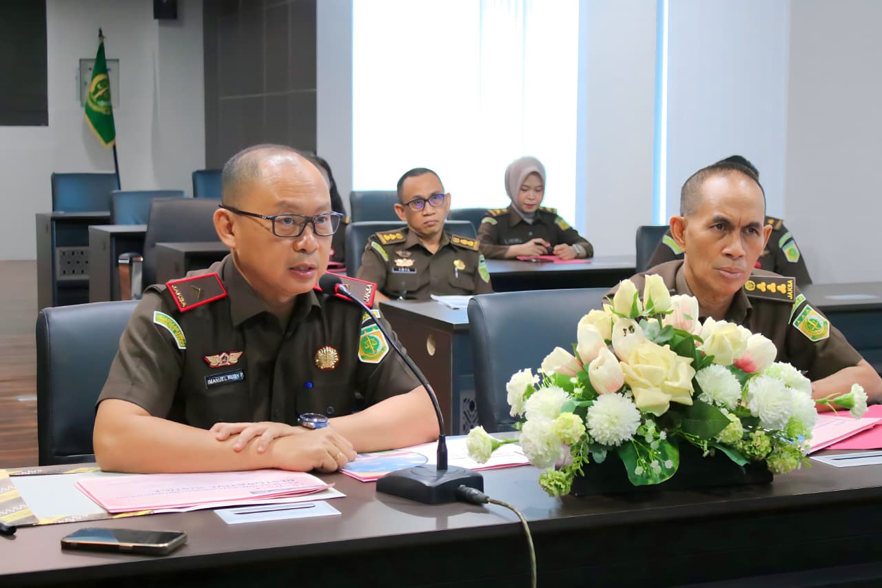 Wakil Kepala Kejaksaan Tinggi Sulawesi Tengah, Immanuel Rudy Pailang, SH, MH, didampingi Asisten Tindak Pidana Umum (Aspidum) Andarias D'Orney, SH, MH, memimpin ekspose permohonan penghentian penuntutan berdasarkan keadilan restoratif