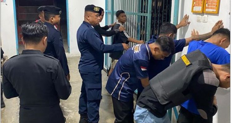 Jelang Ramdhan Petugas Lapas Luwuk Gelar Razia