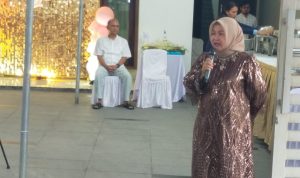 Hj.Sulianti Murad Saat memberikan Sambutan pada gelar buka puasa bersama di kediaman Jl.Dahlia