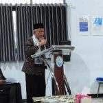 Imaam Yakhsyallah Mansur saat membacakan penyataan sikap Jamaah Muslimin (Hizbullah) pada Seminar bertema "Kesiapan Umat dalam Menghadapi Dinamika Konflik Global" yang digelar di STAI Al-Fatah Cileungsi Bogor, Sabtu 7 Maret 2026 (Foto: Dok. STAI Al-Fatah)