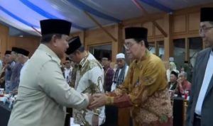 Sekjen MUI Buya Amirsyah Tambunan (kanan) pada satu pertemuan dengan Presiden Prabowo Subianto (kiri) di Jakarta belum lama berselang (Foto: Dok. pribadi)