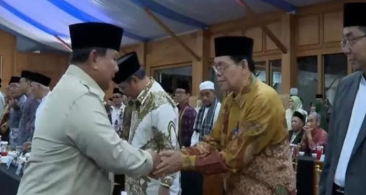 Sekjen MUI Buya Amirsyah Tambunan (kanan) pada satu pertemuan dengan Presiden Prabowo Subianto (kiri) di Jakarta belum lama berselang (Foto: Dok. pribadi)