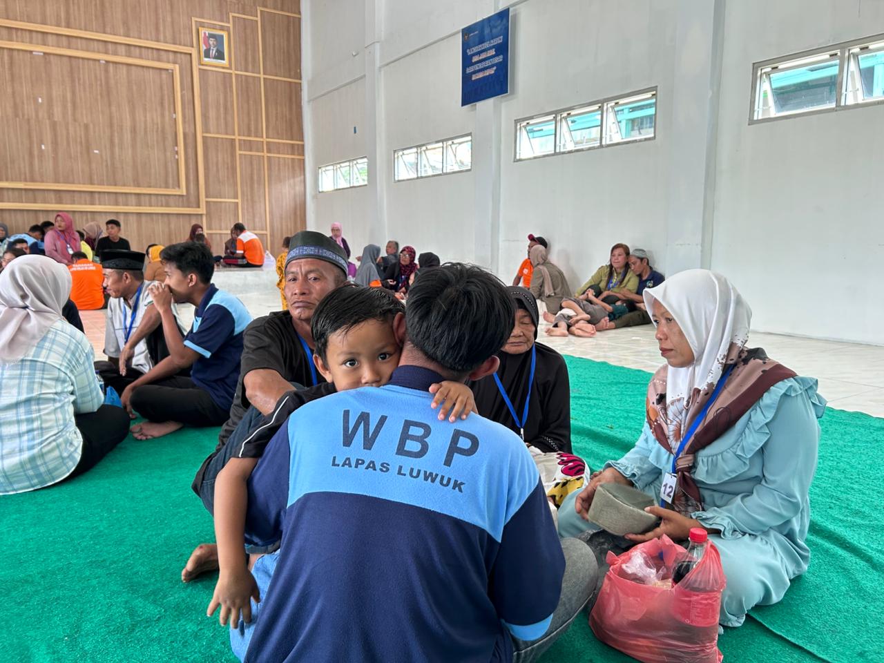 Sentuhan Hangat di Balik Jeruji: Senyum Anak-anak Menghias Kunjungan Hari Raya di Lapas Luwuk