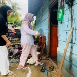 Ketua DPC Partai Gerindra Hj. Sulianti Murad saat mengunjungi daerah Banjir di Balantak Utara