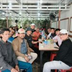 Sekjen PWI Zulmansyah Sekedang (almarhum, paling kanan) beramahtamah dengan insan pers di Pontianak Kalimantan Barat belum lama berselang (Foto: Istimewa)