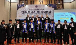 Foto bersama usai pelantikan para advokat baru DePA-RI di Makassar, Sulawesi Selatan, Minggu 19 April 2026 (Foto: Istimewa)