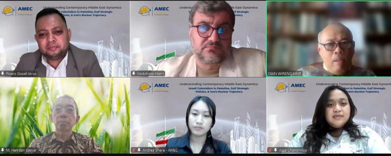 Asia Middle East for Research and Dialogue (AMEC) menggelar Webinar Internasional "Memahami Dinamika Timur Tengah Kontemporer" dengan moderator alumni Cambridge University Inggris, Mumtaza Chairannisa (bawah, paling kanan) pada 13 Mei 2026 (Foto: Dokumentasi AMEC)