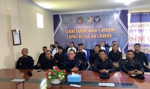 Kalapas Muhammad Bahrun bersama Jajaran Pegawai Lapas Mendengarkan Arahan Langsung Dari Dirjen Pas