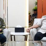Ketua Umum Pengurus Besar Mathla'ul Anwar (PBMA) KH Jazuli Juwaini (kiri) saat audiensi dengan Penasehat Khusus Presiden Bidang Polhukam Jenderal TNI (Purn.) Wiranto (kanan) di Jakarta pada 18 Juni 2026 (Foto: Dok. PBMA)