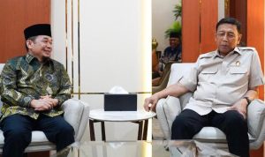 Penasehat Khusus Presiden Bidang Polhukam Apresiasi Kiprah Pendidikan Mathla’ul Anwar Ketua Umum Pengurus Besar Mathla'ul Anwar (PBMA) KH Jazuli Juwaini (kiri) saat audiensi dengan Penasehat Khusus Presiden Bidang Polhukam Jenderal TNI (Purn.) Wiranto (kanan) di Jakarta pada 18 Juni 2026 (Foto: Dok. PBMA)