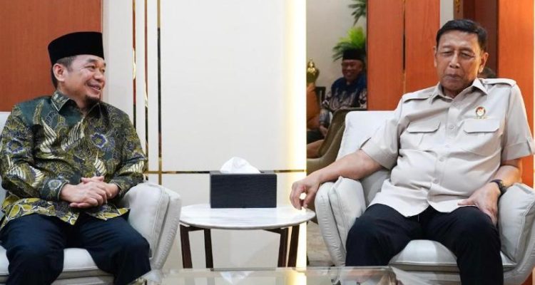 Ketua Umum Pengurus Besar Mathla'ul Anwar (PBMA) KH Jazuli Juwaini (kiri) saat audiensi dengan Penasehat Khusus Presiden Bidang Polhukam Jenderal TNI (Purn.) Wiranto (kanan) di Jakarta pada 18 Juni 2026 (Foto: Dok. PBMA)