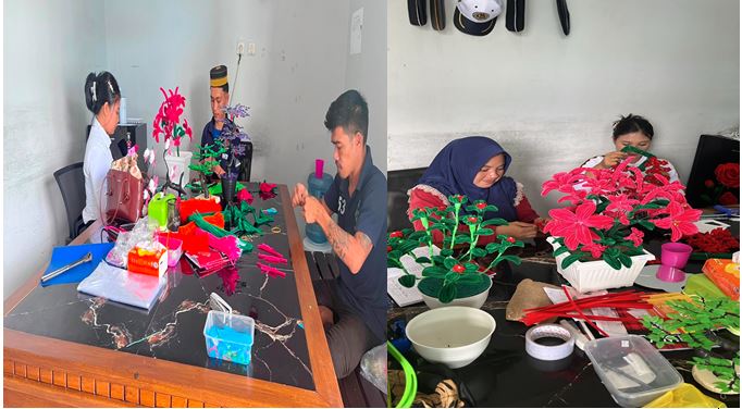 Tampak Warga Binaan Lapas Luwuk Mengolah Sampah Plastik Menjadi Bunga Cantik