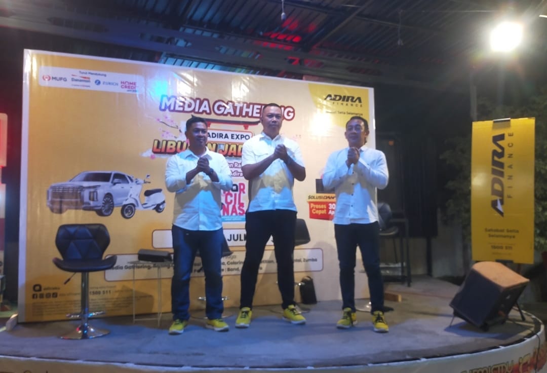Head Of Regional Businnes Papua,Sulawesi Maluku Adira Finance Arnold James Singara, Regional Businnes Manager Used Car, George Mekel dan Head Of Branc SSD Luwuk, Hendra Hassanuddin