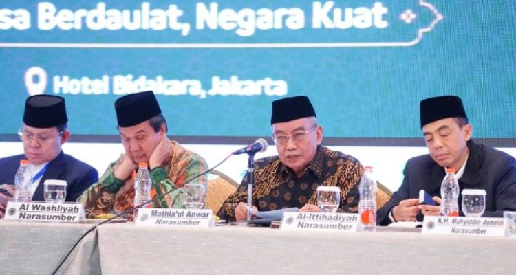 Wakil Ketua Umum Pengurus Besar Mathla'ul Anwar (PBMA) KH Zaenal Abidin Syuja'i (dua, kanan) tampil sebagai pembicara mewakili Ketua Umum PBMA pada Kongres Umat Islam Indonesia (KUII) VIII di Jakarta pada 26 Juli 2026 (Foto: Dok. PBMA)