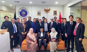 Ketua Umum DePA-RI Dr. TM Luthfi Yazid, SH, LL.M (tengah, depan) berfoto bersama usai pengangkatan beberapa pengurus DePA-RI di Jakarta, Sabtu 8 Agustus 2026 (Foto: Istimewa)