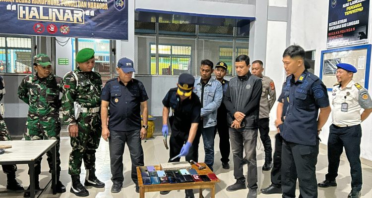 Kepala Lembaga Pemasyarakatan Kelas II B Luwuk. Muhammad Bahrun memimpin razia dan Tes Urine Warga Binaan