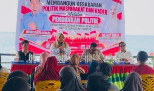 Hj. Sulianti Murad saa memberikan Pendidikan Politik di Kecamatan Pagimana Kabupaten Banggai