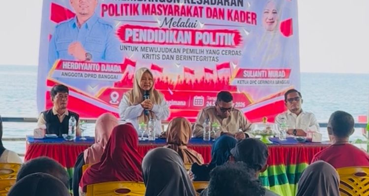 Hj. Sulianti Murad saa memberikan Pendidikan Politik di Kecamatan Pagimana Kabupaten Banggai