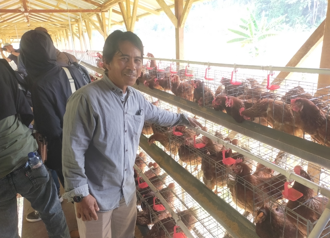 Jony salah satu ketua Kelompok Usaha Bersama yang menerima bantuan program PPM Pertamina EP Donggi Matindok Field di Desa Kayowa